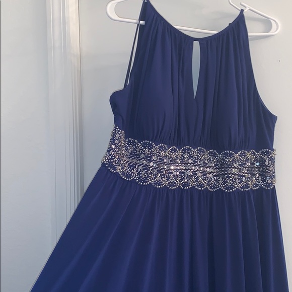 Formal Dress - Picture 3 of 7